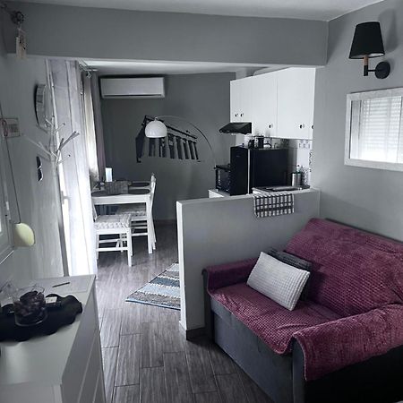 Cozy Studio Apartment In The Heart Of Athens Atenas Exterior foto