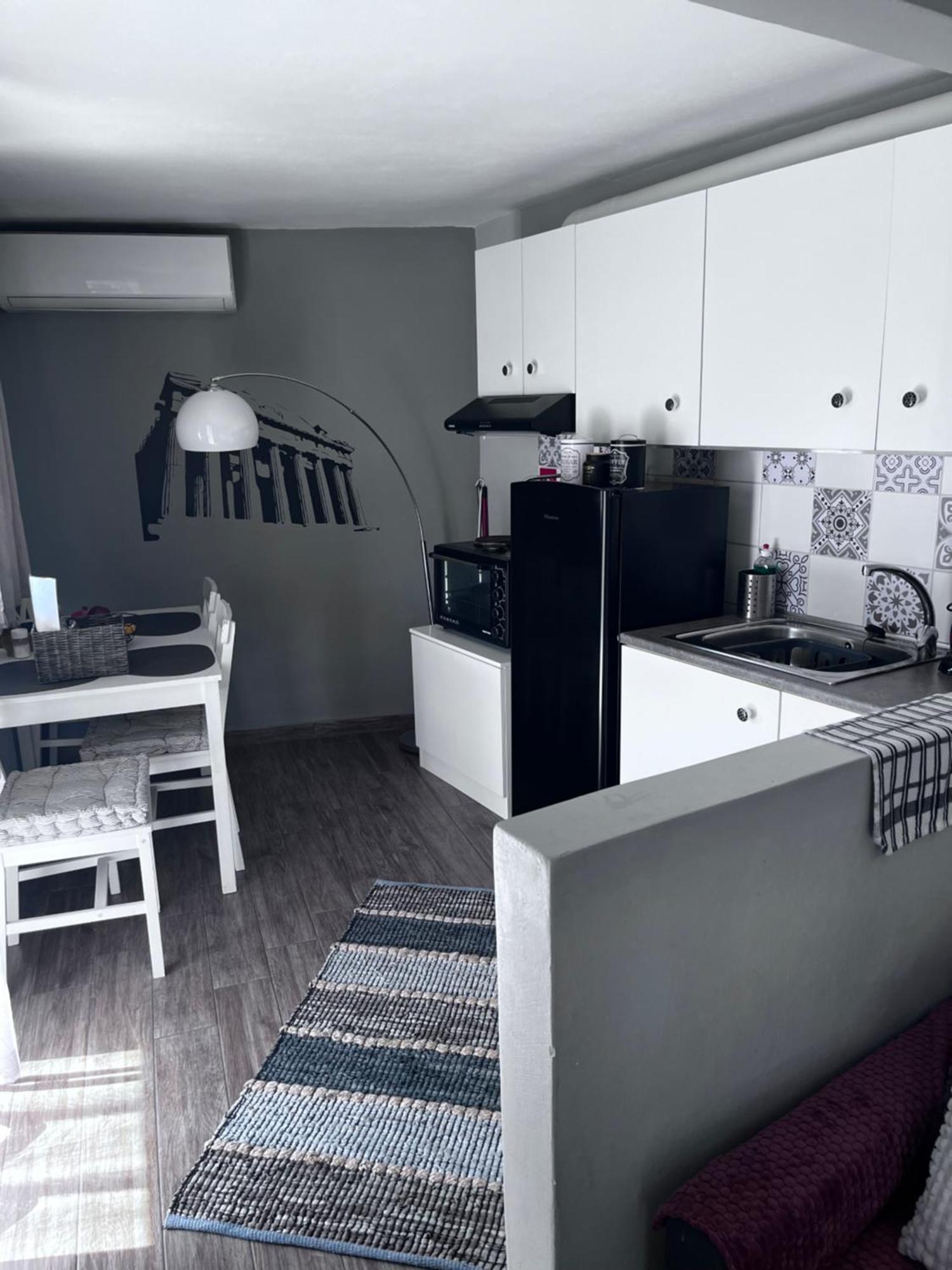 Cozy Studio Apartment In The Heart Of Athens Atenas Exterior foto